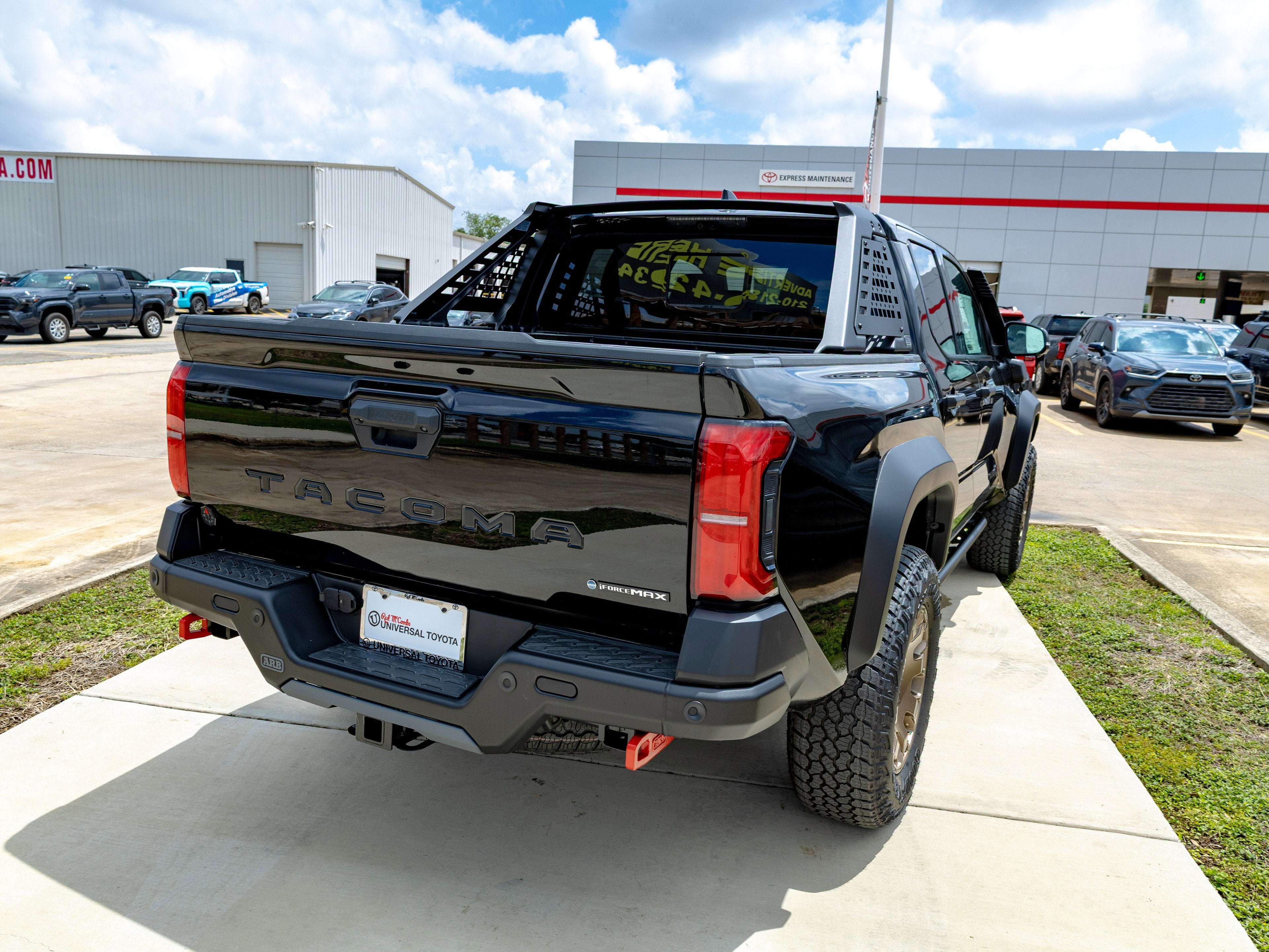 2026 Toyota Tacoma i-FORCE MAX Tacoma Trailhunter