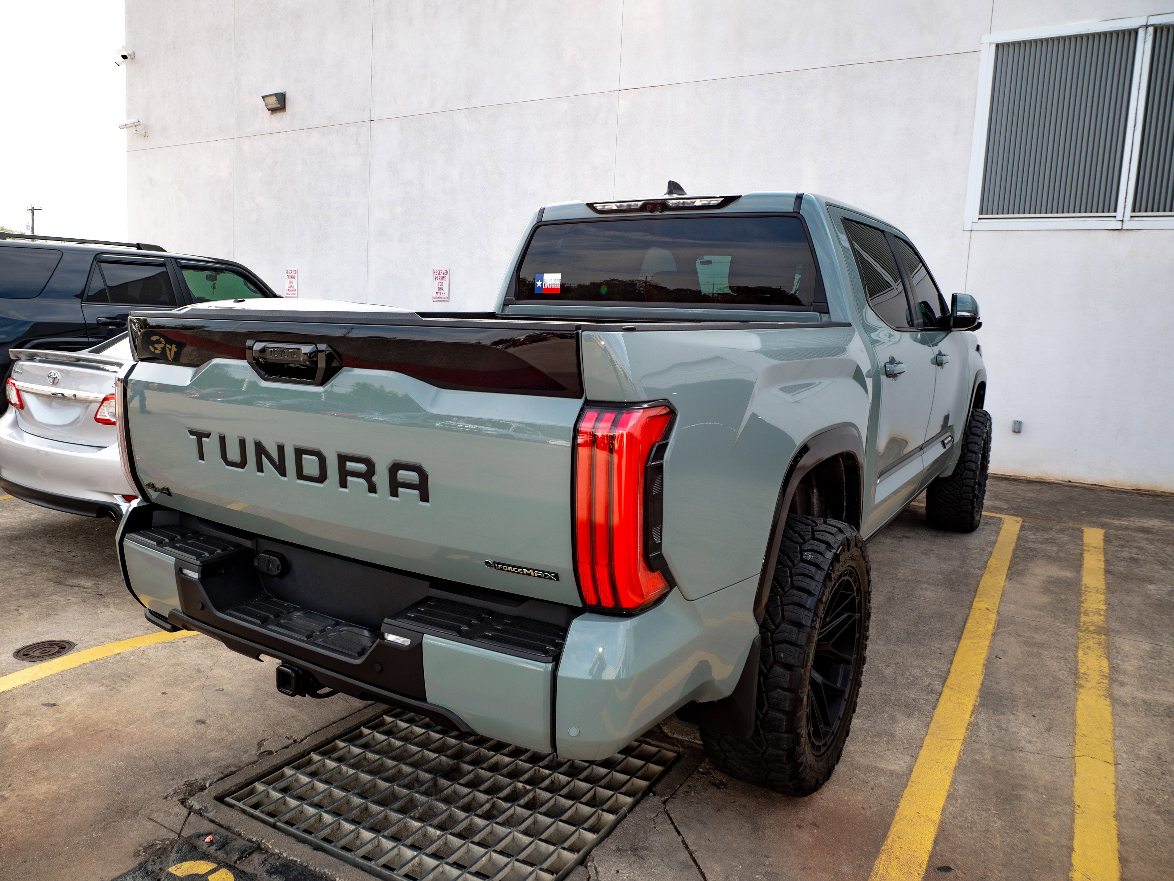 2026 Toyota Tundra i-FORCE MAX Tundra Platinum