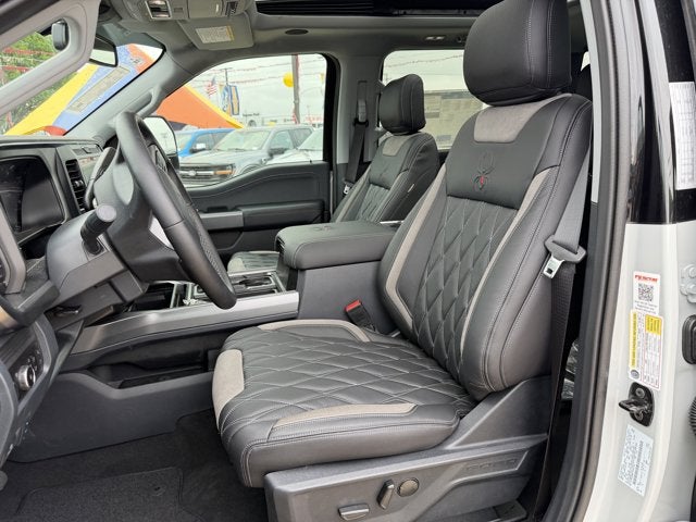 2026 Ford Super Duty F-250 SRW LARIAT Black Widow