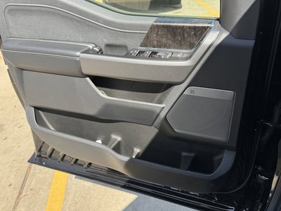 2025 Ford Super Duty F-250 SRW LARIAT PRO Shop