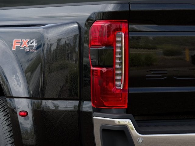 2027 Ford Super Duty F-350 DRW Lariat®