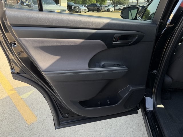 2025 Toyota Highlander LE