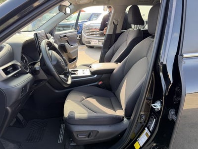 2025 Toyota Highlander LE