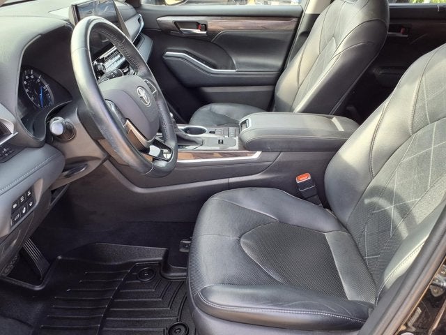 2021 Toyota Highlander Hybrid Platinum