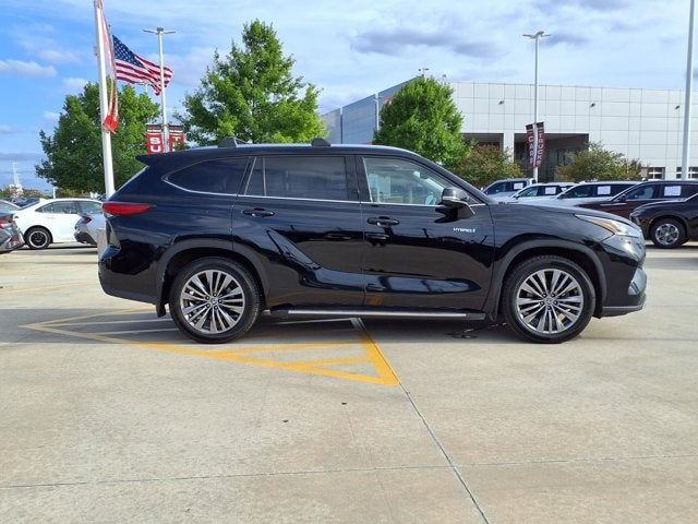 2021 Toyota Highlander Hybrid Platinum