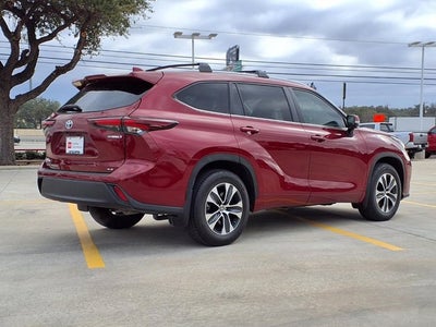 2024 Toyota Highlander Hybrid XLE