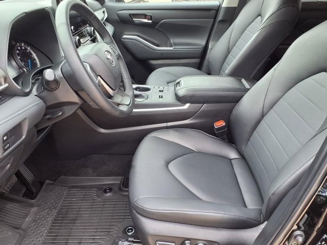 2025 Toyota Highlander Hybrid XLE