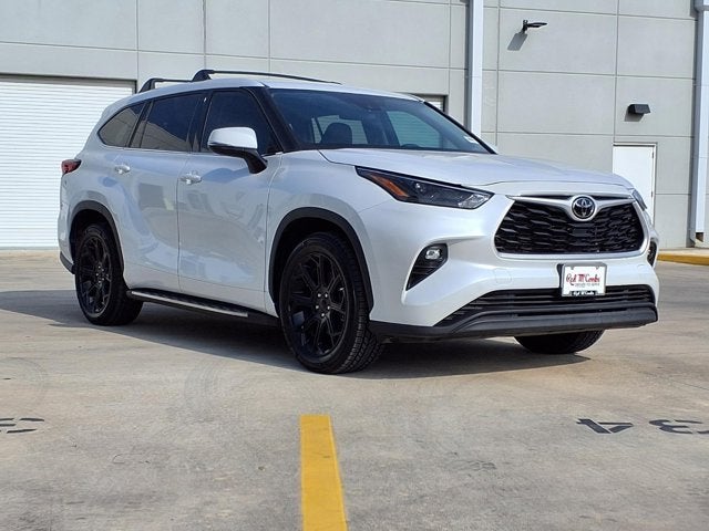 2022 Toyota Highlander LE