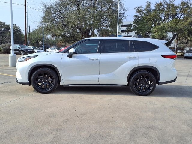 2022 Toyota Highlander LE