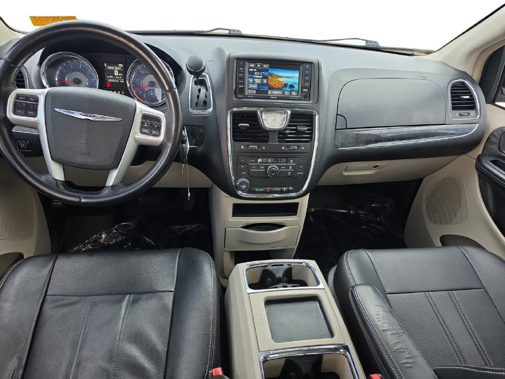 2016 Chrysler Town & Country Touring