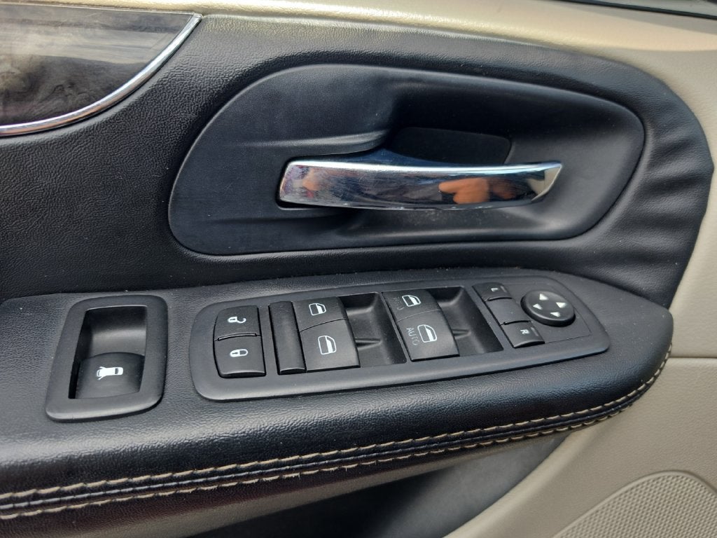 2016 Chrysler Town & Country Touring