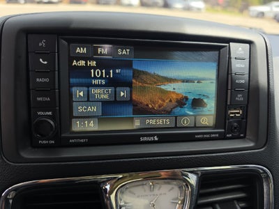 2016 Chrysler Town & Country Touring