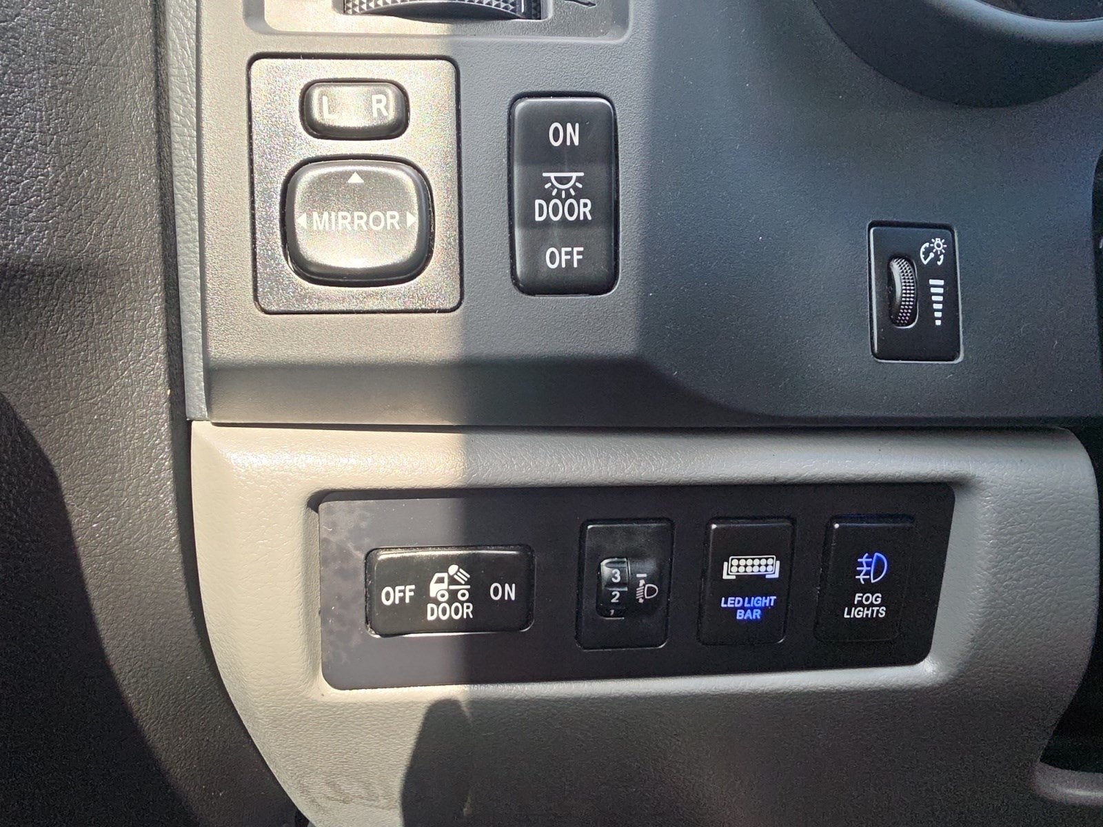 2013 Toyota Tundra Double Cab 4.6L V8 6-Spd AT (Natl)