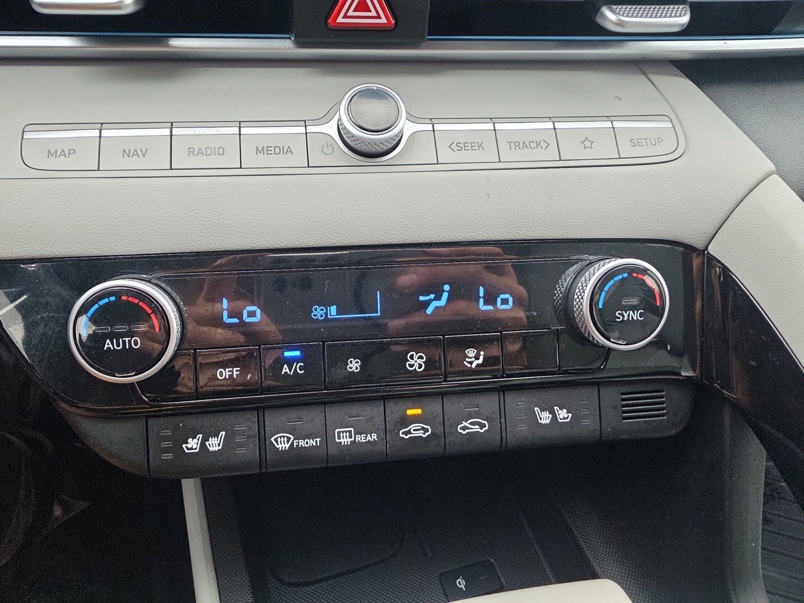 2024 Hyundai Elantra Hybrid Limited