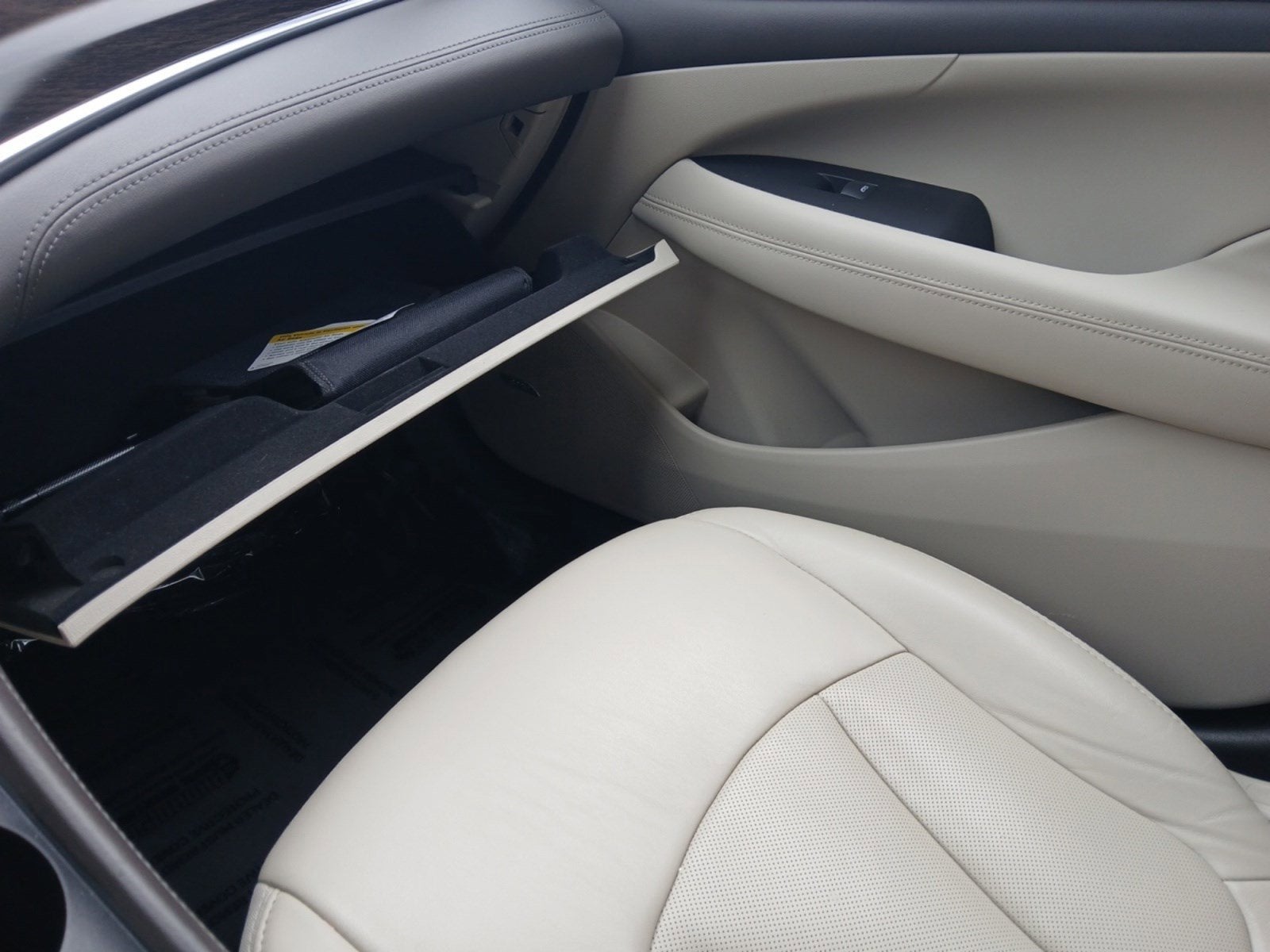 2019 Buick LaCrosse Essence W/ REAR VISION CAMERA