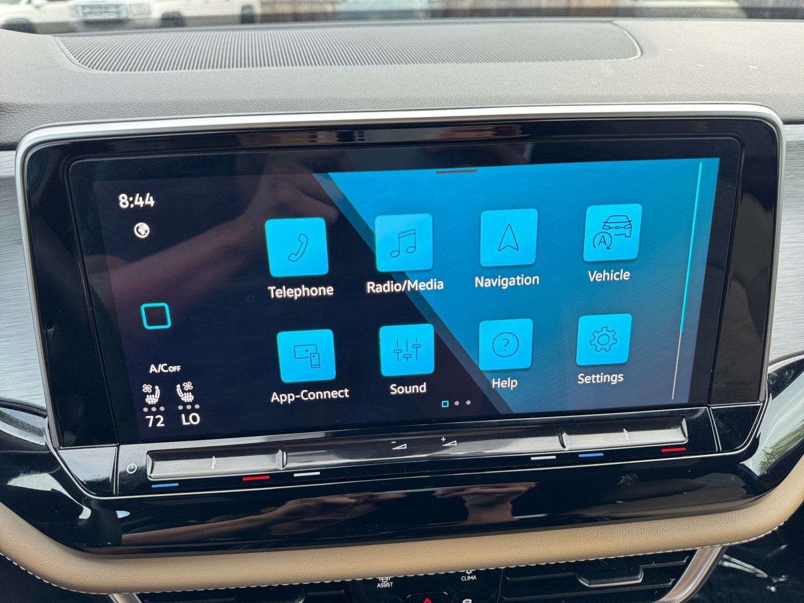 2024 Volkswagen Atlas Cross Sport 2.0T SE w/Technology