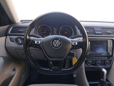 2018 Volkswagen Passat R-Line