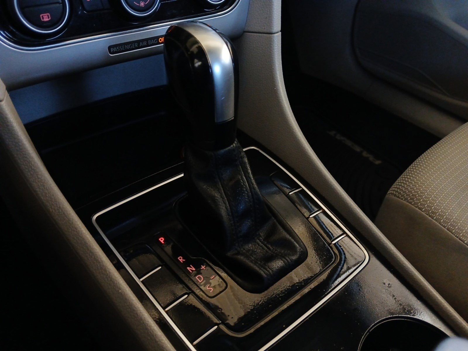 2016 Volkswagen Passat 1.8T S W/ BACKUP CAMERA & 16" ALLOY WHEELS