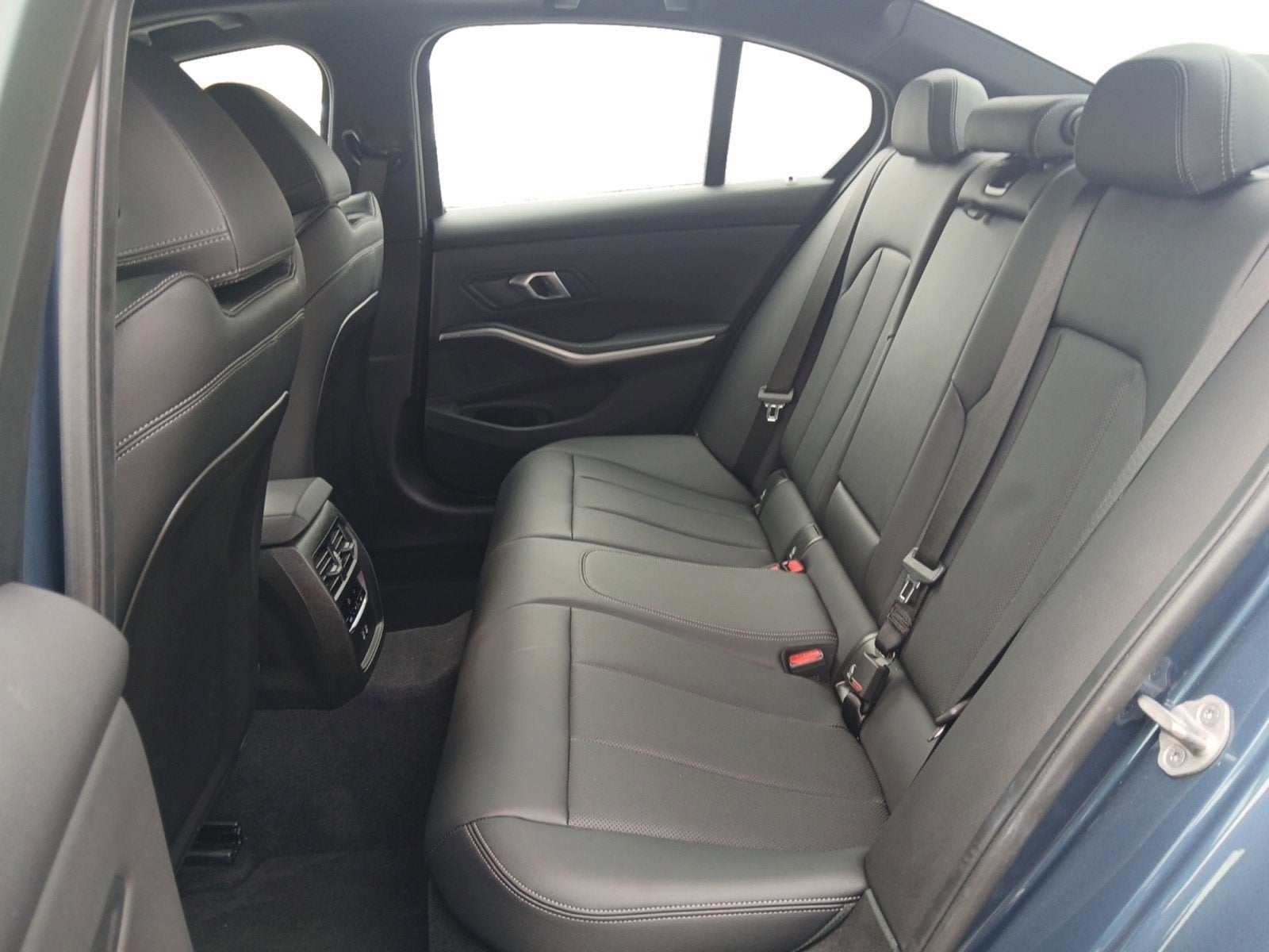 2025 BMW 3 Series 330i W/ MOONROOF & HEATED FRONT SEATS
