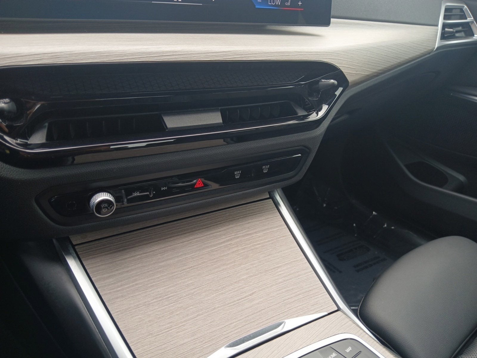 2025 BMW 3 Series 330i W/ MOONROOF & HEATED FRONT SEATS