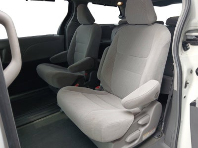 2018 Toyota Sienna LE