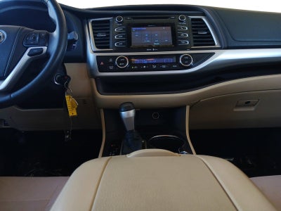 2014 Toyota Highlander LE Plus V6 W/ BACK-UP CAMERA & CRUISE CONTROL