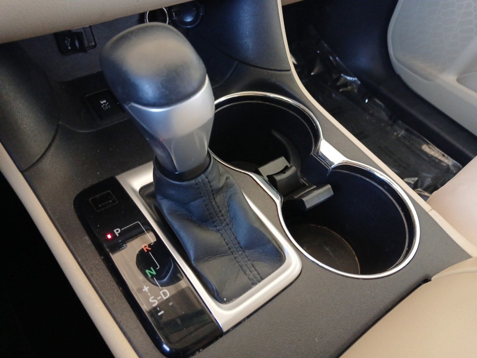 2014 Toyota Highlander LE Plus V6 W/ BACK-UP CAMERA & CRUISE CONTROL