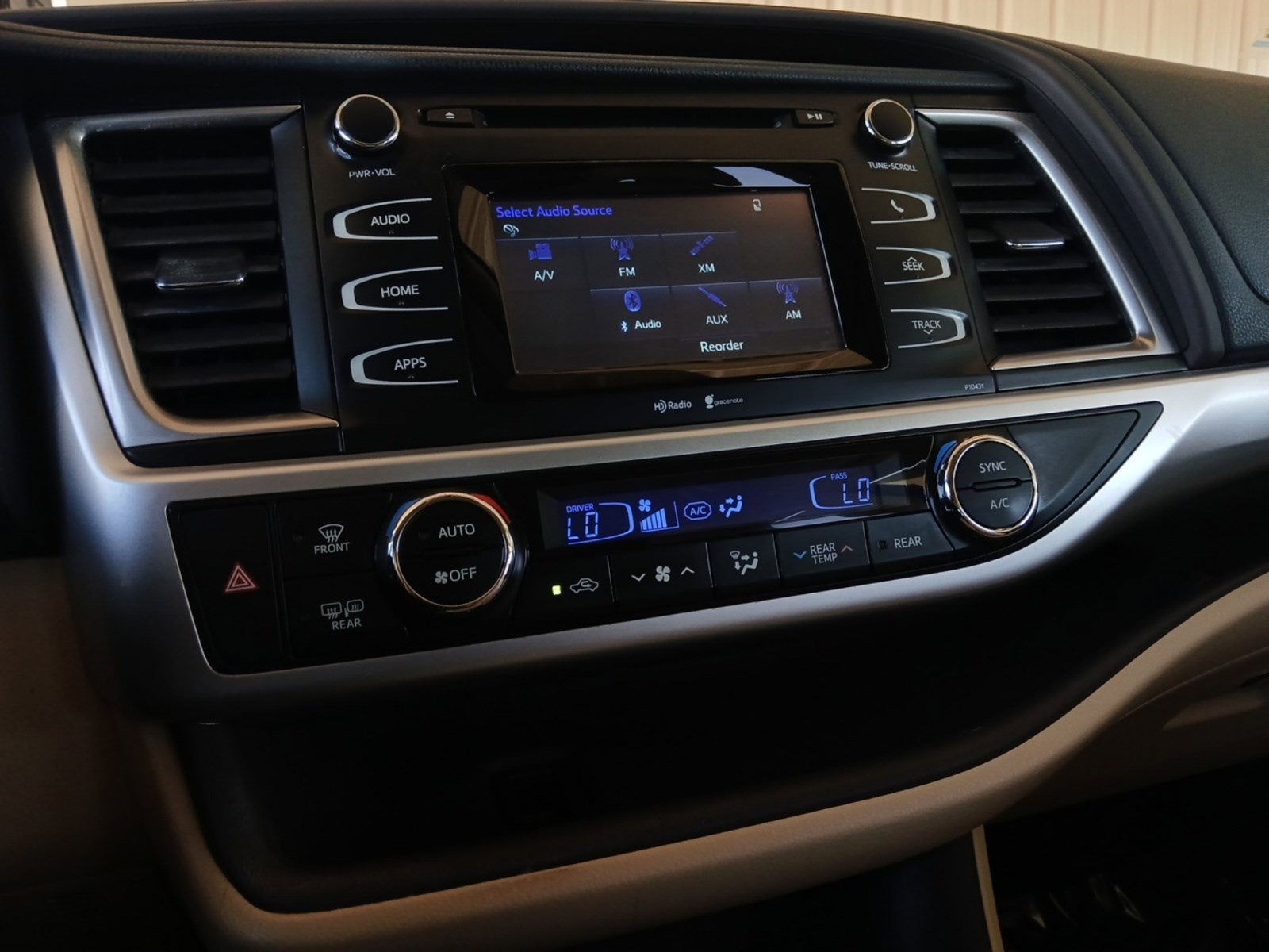 2014 Toyota Highlander LE Plus V6 W/ BACK-UP CAMERA & CRUISE CONTROL