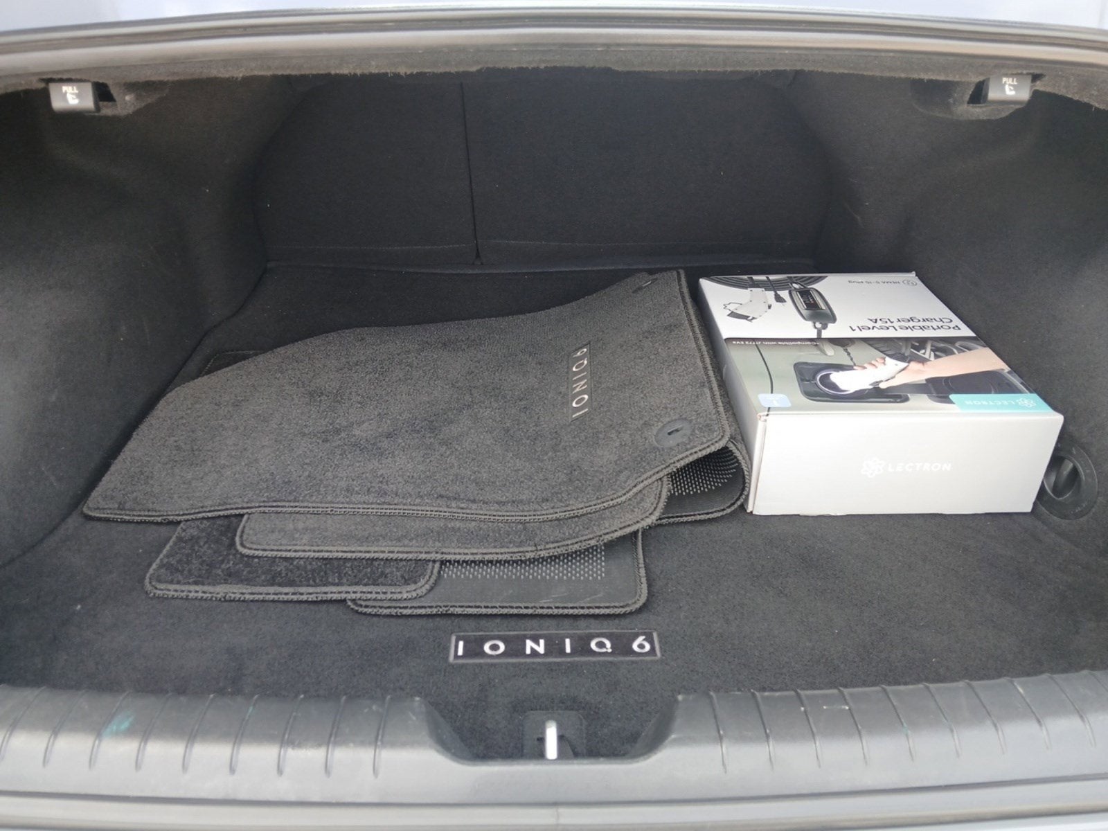 2024 Hyundai IONIQ 6 SE W/ REARVIEW CAMERA AND GUIDELINES