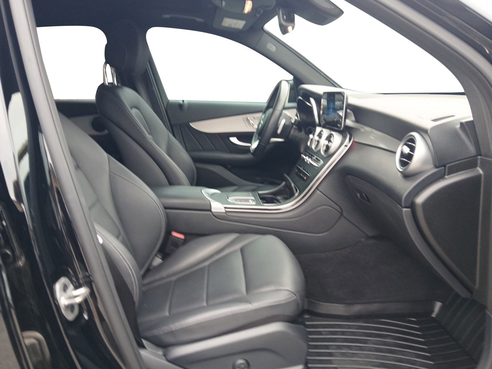 2022 Mercedes-Benz GLC GLC 300 W/ PANORAMA SUNROOF & BACK-UP CAMERA
