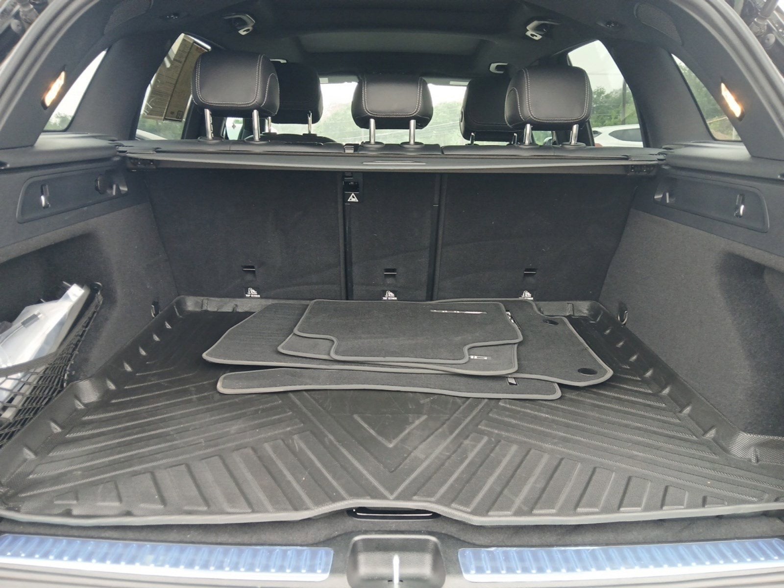 2022 Mercedes-Benz GLC GLC 300 W/ PANORAMA SUNROOF & BACK-UP CAMERA