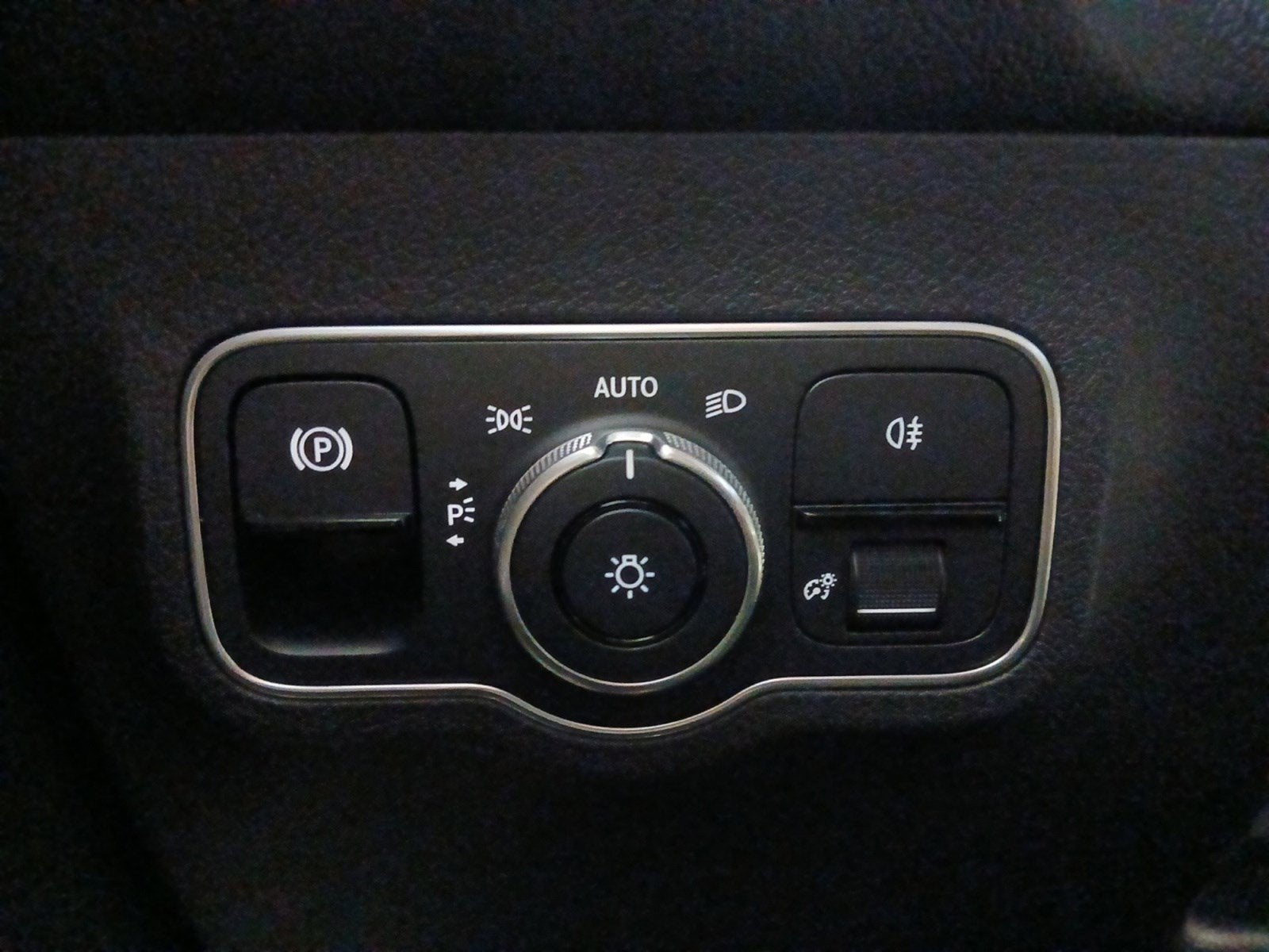 2024 Mercedes-Benz EQB 250+ W/ 3RD ROW SEATS & BACK-UP CAMERA