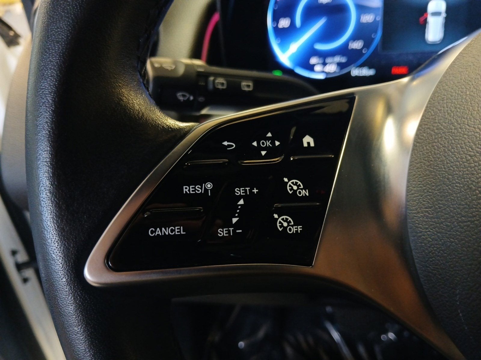 2024 Mercedes-Benz EQB 250+ W/ 3RD ROW SEATS & BACK-UP CAMERA