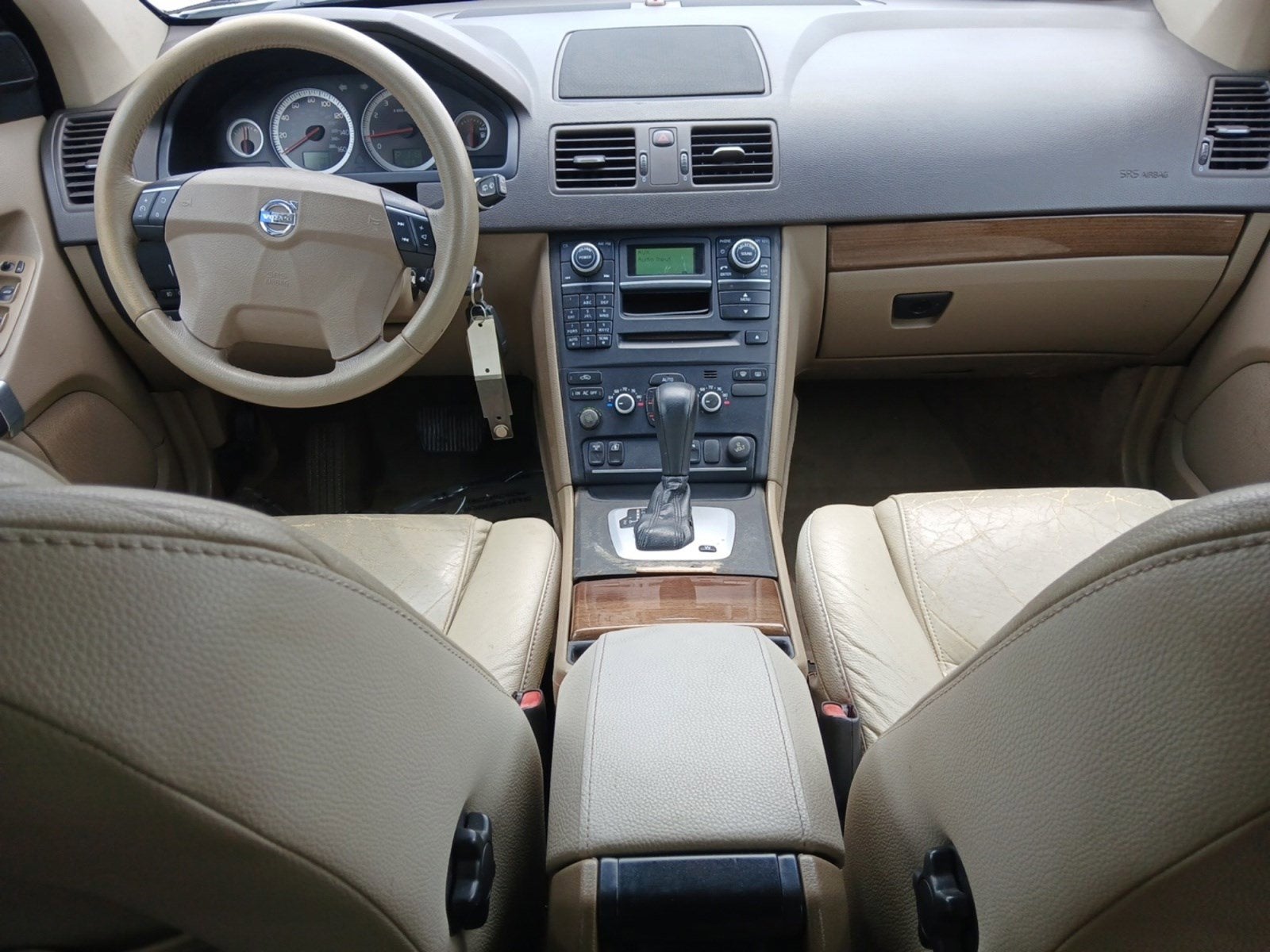 2018 Volvo XC90 T5 Momentum 3RD ROW SEAT W/ 7 PASSENGER CAPACITY