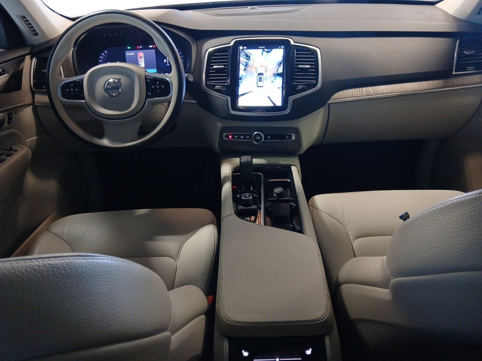 2024 Volvo XC90 B5 Plus