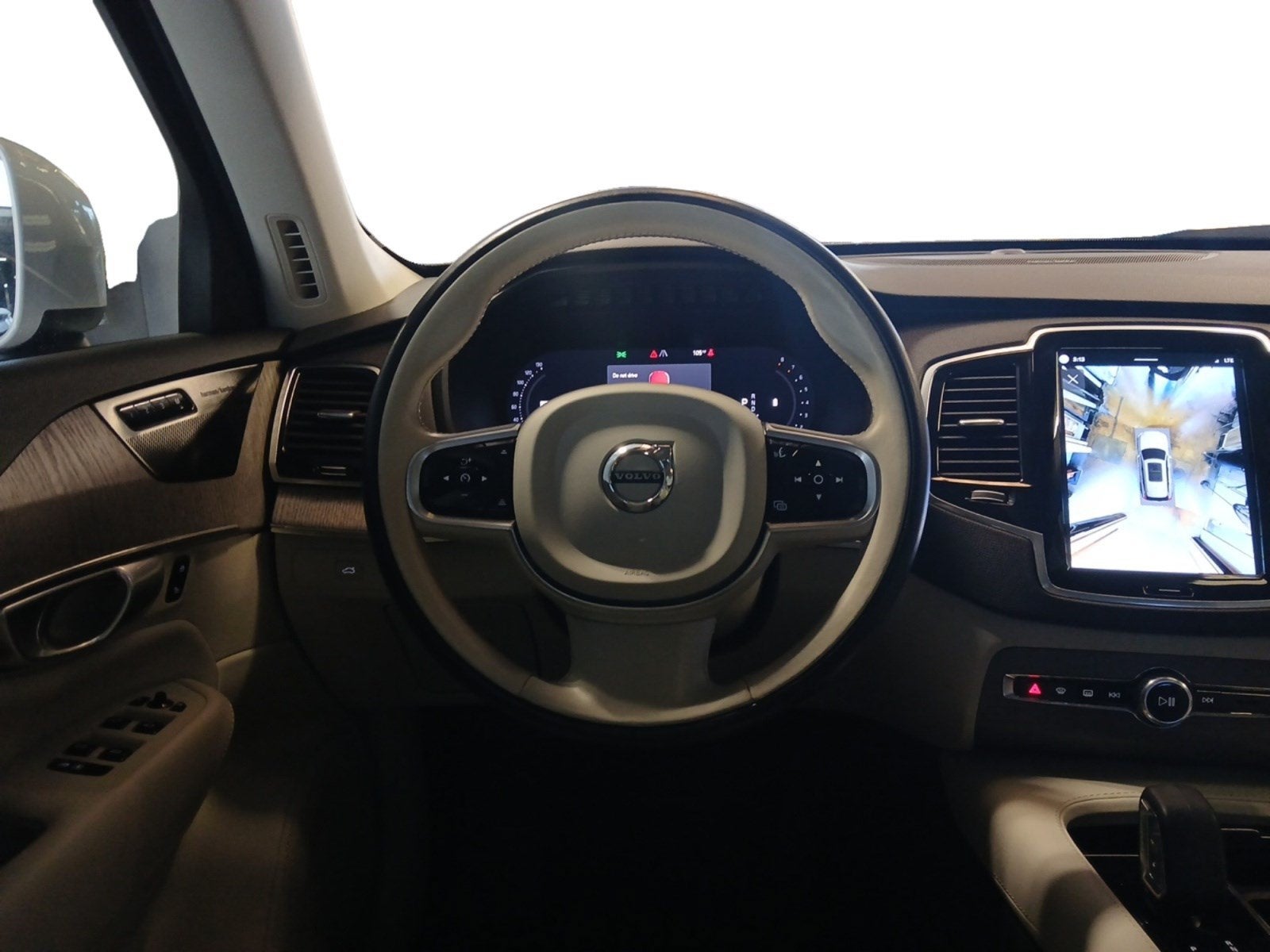 2024 Volvo XC90 B5 Plus