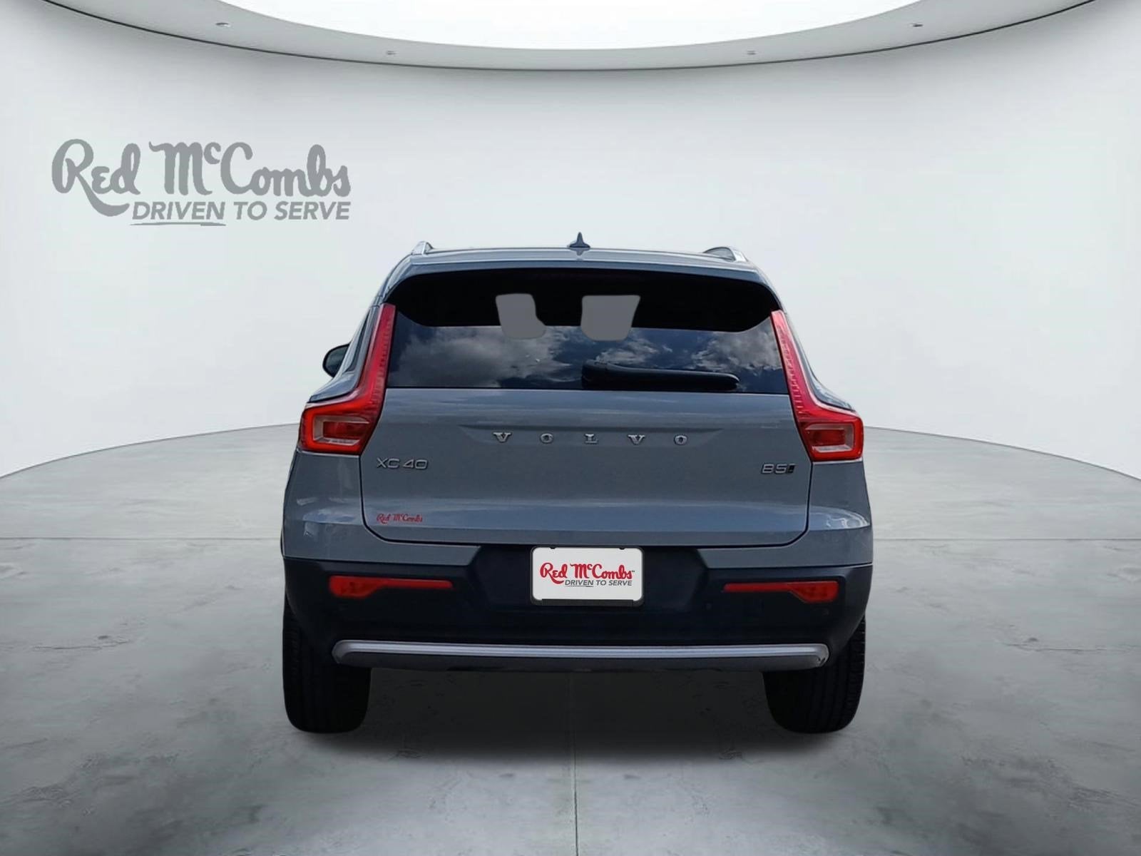 2024 Volvo XC40 B5 Core W/ POWER TAILGATE & PANORAMIC MOONROOF