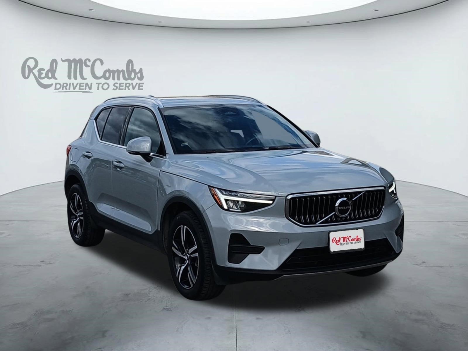 2024 Volvo XC40 B5 Core W/ POWER TAILGATE & PANORAMIC MOONROOF