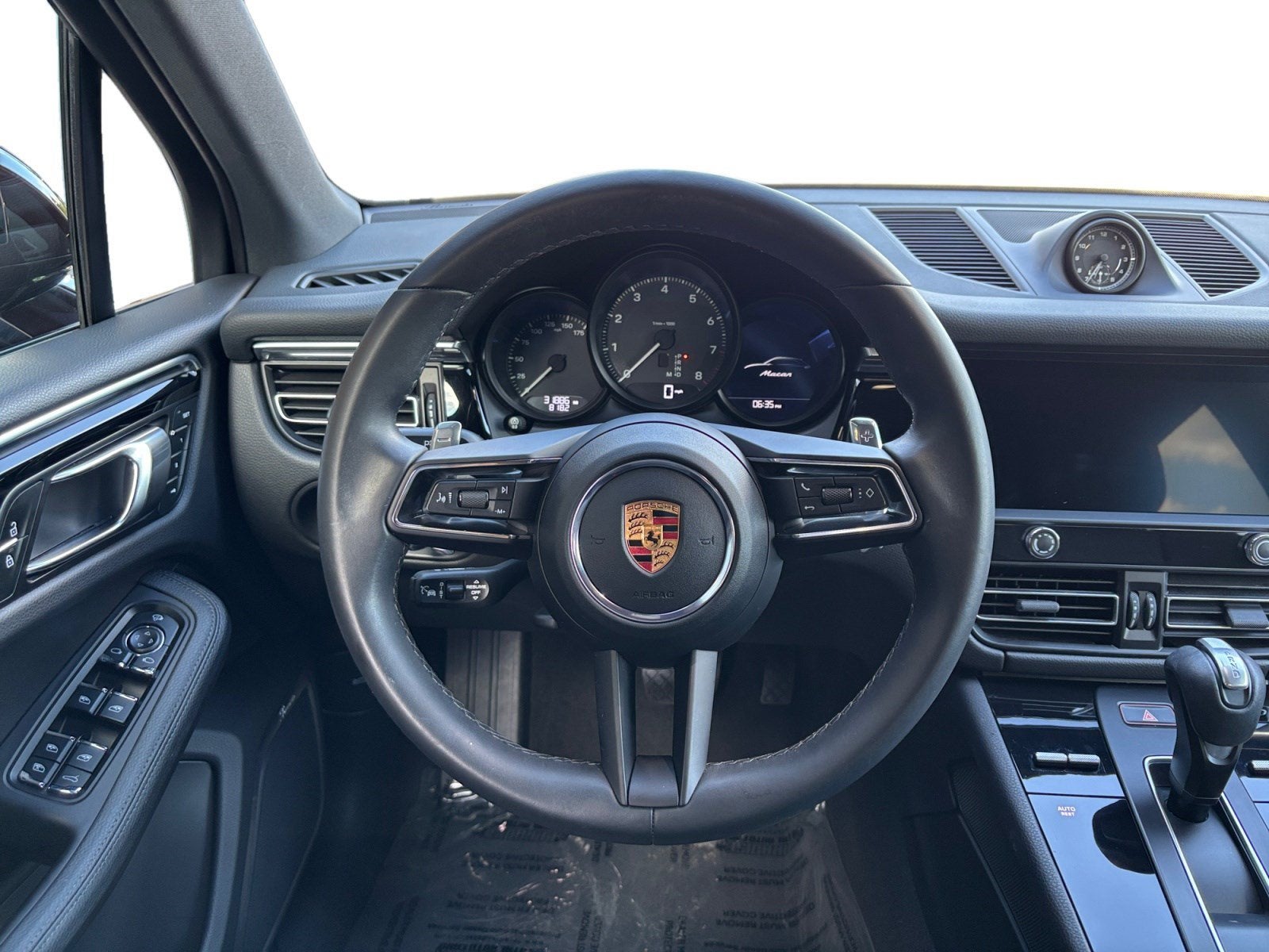 2023 Porsche Macan Base